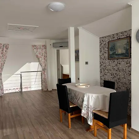 In - Balaton 18047 *