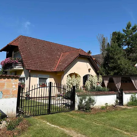 In Balatonbereny/balaton 18047 Apartamento