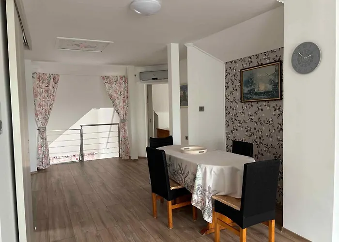 In - Balaton 18047 *