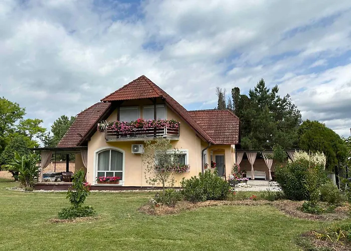 In - Balaton 18047 דירה